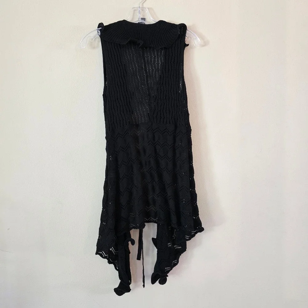 BCBG Womens Black knit vest Y2k Size‎ Medium Bohemian